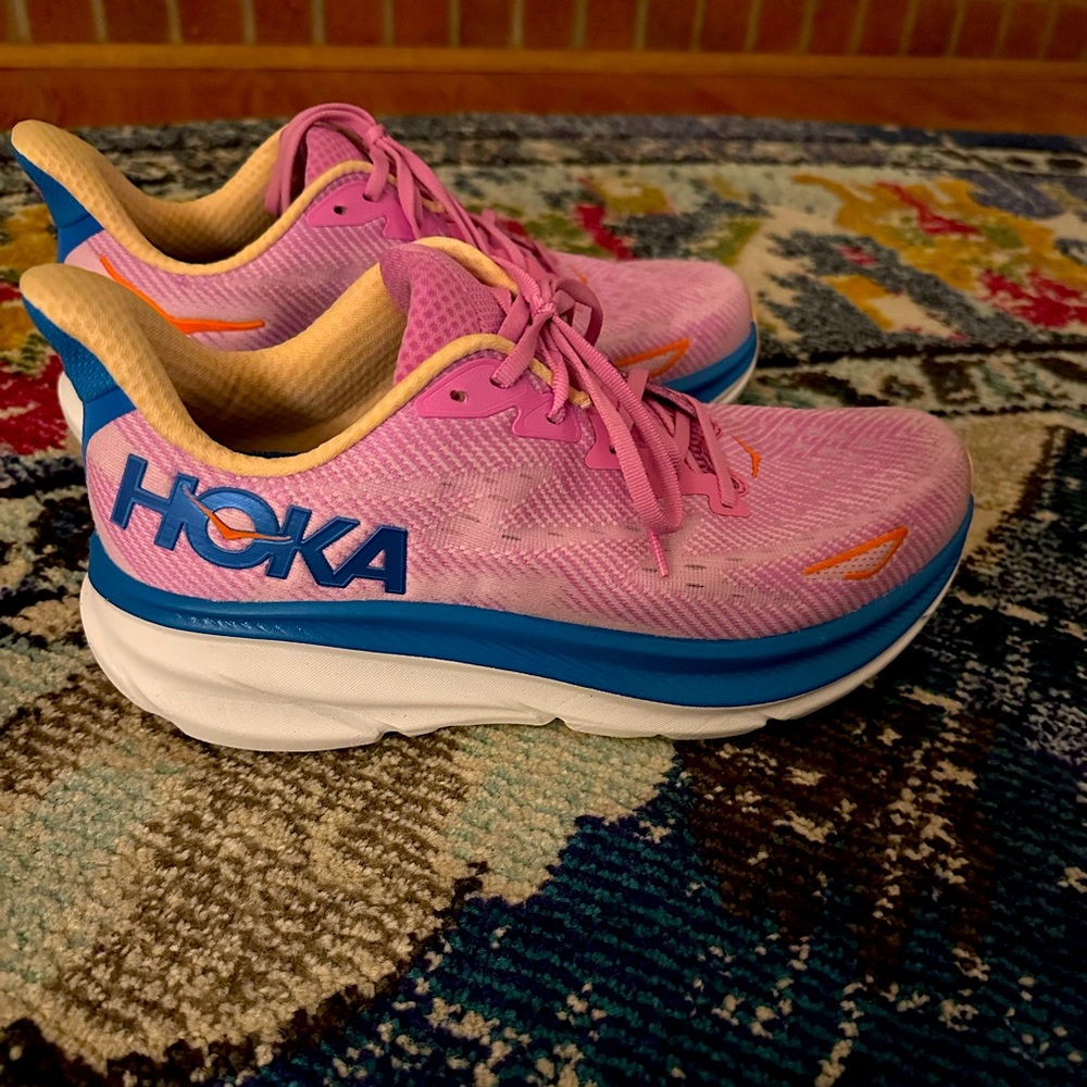Women’s Hoka Clifton 9 sz10. Worn approximately 3-4 times. Just didn’t like fit